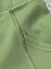 Load image into Gallery viewer, lululemon green high rise leggings - Hers size 4
