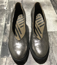 Load image into Gallery viewer, Fly London silver heels - Hers size 37
