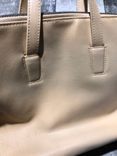 Load image into Gallery viewer, Matt &amp; Nat pale yellow purse
