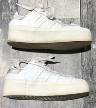 Load image into Gallery viewer, Adidas white/cream sneaker - Hers size 5.5
