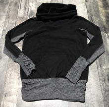 Load image into Gallery viewer, lululemon black/grey sweater - Hers size 4
