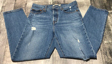 Load image into Gallery viewer, Levi’s blue high rise ripped wedgie jeans - Hers size 26

