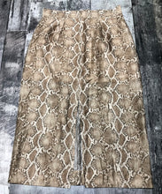 Load image into Gallery viewer, H&amp;M light brown/beige sheer skirt - Hers size 8
