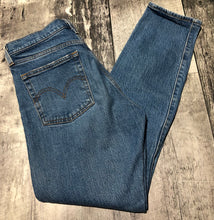 Load image into Gallery viewer, Levi blue high rise wedgie jeans - Hers size 27
