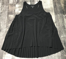 Load image into Gallery viewer, Athleta black athletic tank top - Hers size M

