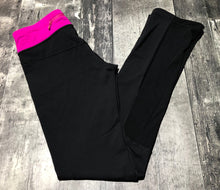 Load image into Gallery viewer, lululemon black/pink loose leggings - Hers size 8
