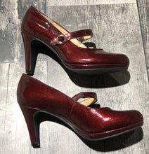 Load image into Gallery viewer, Arnold Churgin red heels - Hers size 6
