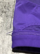 Load image into Gallery viewer, lululemon purple sports bra - Hers size 6
