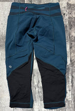 Load image into Gallery viewer, lululemon teal/black cropped leggings - Hers size 4
