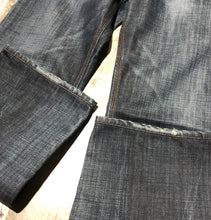 Load image into Gallery viewer, Kuyichi blue straight leg jeans - His size 30x34 (no button)
