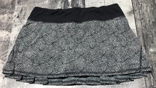 Load image into Gallery viewer, lululemon black/white skort - Hers size 6
