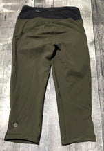 Load image into Gallery viewer, lululemon green capri leggings - Hers size 4
