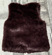 Load image into Gallery viewer, Talula burgundy fake fur vest - Hers size XS
