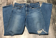 Load image into Gallery viewer, Levi blue high rise wedgie jeans - Hers size 27

