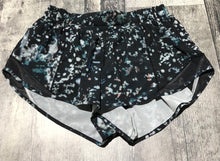 Load image into Gallery viewer, lululemon black/blue athletic shorts - Hers size 6
