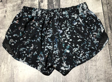 Load image into Gallery viewer, lululemon black/blue athletic shorts - Hers size 6
