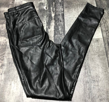 Load image into Gallery viewer, Wilfred Free black mid rise skinny leg pants - Hers size 4
