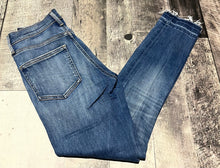 Load image into Gallery viewer, Denim Forum mid rise blue jeans - Hers size 24
