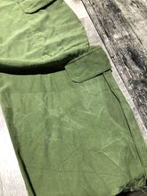 Load image into Gallery viewer, Dynamite green cargo style pants - Hers size S
