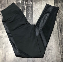 Load image into Gallery viewer, Alo dark grey/grey high rise leggings - Hers size M
