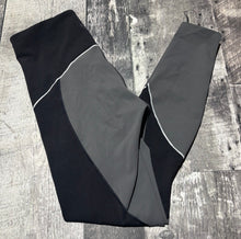 Load image into Gallery viewer, TNA grey/black leggings - Hers size S
