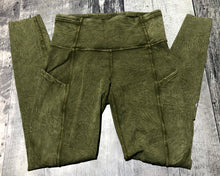 Load image into Gallery viewer, lululemon green mid rise leggings - Hers size 4
