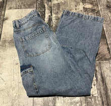 Load image into Gallery viewer, H&amp;M blue high rise jeans - Hers size 2
