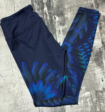 Load image into Gallery viewer, Alo navy/blue leggings - Hers size S
