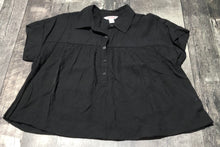Load image into Gallery viewer, Joe Fresh black button up crop blouse - Hers size XS
