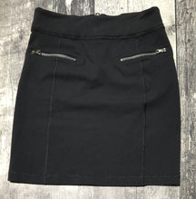 Load image into Gallery viewer, lululemon black skirt - Hers size 4
