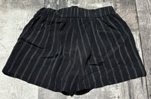 Load image into Gallery viewer, Wilfred black/white shorts - Hers size S
