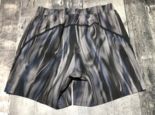 Load image into Gallery viewer, lululemon grey/black shorts - His size M
