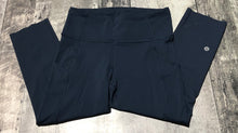 Load image into Gallery viewer, lululemon navy mid rise cropped leggings - Hers size 6
