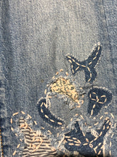 Load image into Gallery viewer, Pilcro blue mis rise slim boyfriend jeans - Hers size 27
