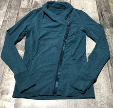 Load image into Gallery viewer, lululemon blue light jacket - Hers size 6
