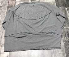Load image into Gallery viewer, lululemon black/white long sleeve top - Hers size approx M
