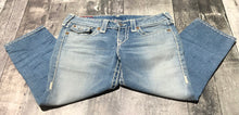 Load image into Gallery viewer, True Religion light blue low rise denim capri - Hers size 29
