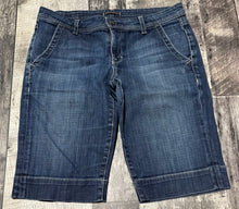 Load image into Gallery viewer, Fidelity dark blue low rise knee length denim shorts - Hers size 29
