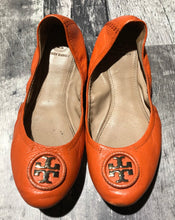 Load image into Gallery viewer, Tory Burch orange flats - Hers size 7.5
