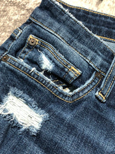 Load image into Gallery viewer, Joe’s blue mid rise skinny ankle jeans - Hers size 28
