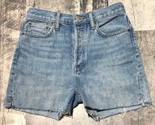Load image into Gallery viewer, Denim Forum blue high rise mid thigh denim shorts - Hers size 27
