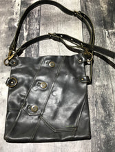 Load image into Gallery viewer, Matt &amp; Nat black purse
