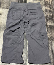 Load image into Gallery viewer, lululemon grey cropped pants - Hers size 2
