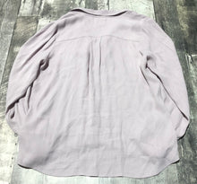 Load image into Gallery viewer, Wilfred lavender button up blouse - Hers size M
