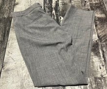 Load image into Gallery viewer, Banana Republic grey pants - Hers size 2
