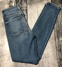 Load image into Gallery viewer, 7 for all mankind blue/silver high rise skinny jeans - Hers size 25
