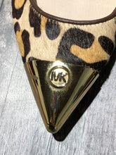 Load image into Gallery viewer, Michael Kors black/light brown flats - Hers size 7
