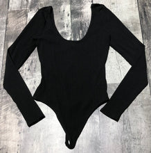 Load image into Gallery viewer, Wilfred Free black long sleeve bodysuit - Hers size M
