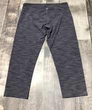 Load image into Gallery viewer, lululemon grey/purple cropped leggings - Hers size 8
