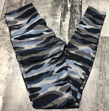 Load image into Gallery viewer, lululemon blue/grey leggings - Hers size 6
